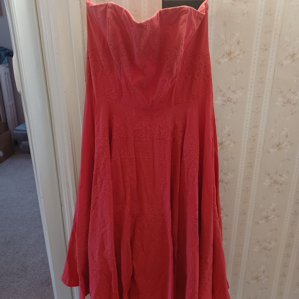 White House Black Market Women Red Strapless Dress embroidered perforate…